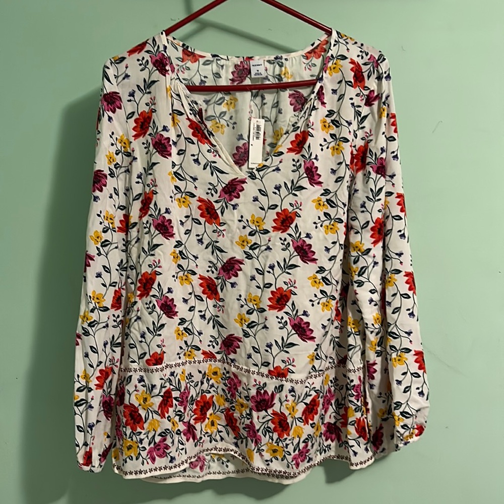 Old Navy Shirt.  Size M.  Never worn.